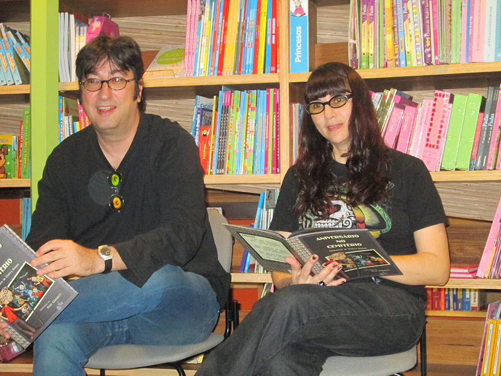 aniversário no cemitério/casal literário: alex gomes e cris alhadeff